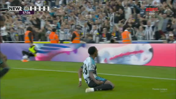 Gol espetacular do Newcastle! Joe Willock completa linda jogada de Wissa e estufa a rede do Liverpool na estreia da Premier League