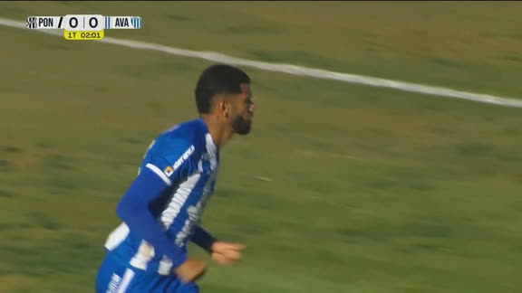 Chega o Avaí! Após cobrança de falta, Jefferson cabeceia e quase abre o placar contra a Ponte Preta