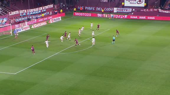 Salvio buscó el primero de arranque pero Cortés evitó el gol
