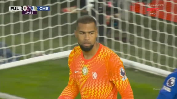 Sánchez salva o Chelsea! King finaliza forte, mas goleiro forte espalma para escanteio