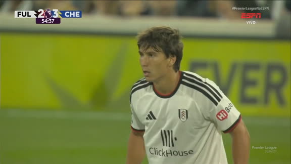 Gol do Fulham! Gonzalo García aproveita rebote de Sánchez e marca pela primeira vez no novo clube
