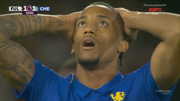 SERIA UM GOLAÇO! João Pedro faz lindo voleio, mas bola passa 'tirando tinta' da trave