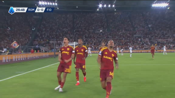 Golaço com polêmica da Roma! Malen recebe de Dybala, dá lindo drible de letra e marca contra a Fiorentina; VEJA