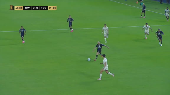 Cocoliso probó y casi hace un golazo para Independiente del Valle