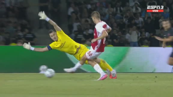 ¡Error del arquero y gol de Zlatanovic para el Hapoel!