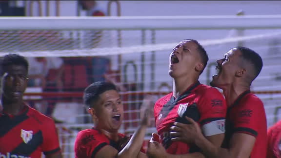 Gol do Atlético-GO! Após escanteio, Adriano Martins cabeceia e faz 3 a 0 no Botafogo-SP