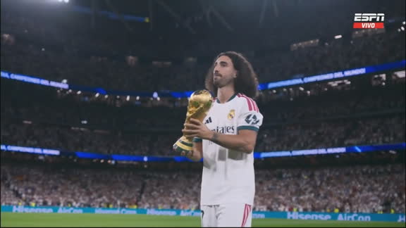 Cucurella fue homenajeado en la previa al choque ante la Real Sociedad