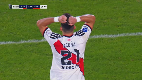 Acuña, cerca de anotar un golazo lleno de categoría