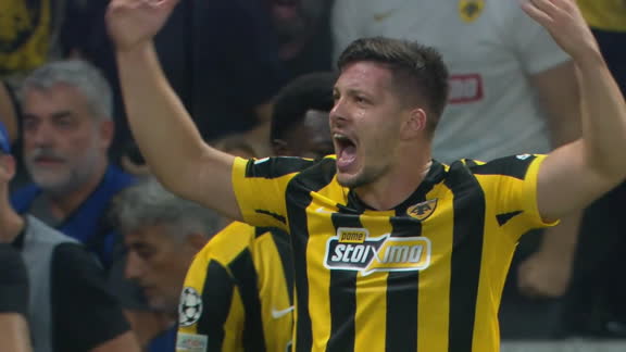 ¡Cabezazo de Jovic para el 1 a 0 de AEK Athens!