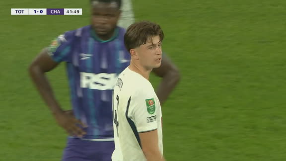 ¡Zurdazo espectacular de Mikey Moore para el 1-0 de los Spurs!