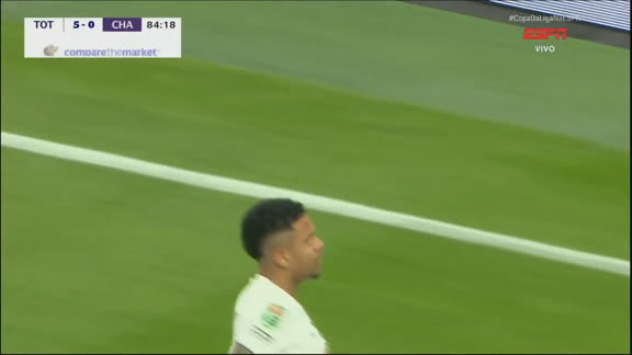 Gol do Tottenham! Sávio deixa jogador no chão, finaliza cruzado, Davies desvia e 'tira gol' do brasileiro; VEJA