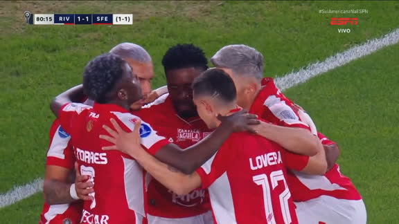 Gol do Santa Fe! Fagúndez converte pênalti e empata contra o River Plate na Sul-Americana