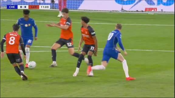 ESPETACULAR! Estêvão dá passe de calcanhar absurdo e deixa Palmer na cara do gol em Chelsea x Luton Town; VEJA
