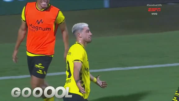 Gol do São Bernardo! Pedrinho recebe cruzamento na área, dá 'toquinho' para desviar e empata contra o Goiás; VEJA