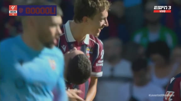 ¡Casi desde mitad de cancha: golazo de Bardeli para el Levante!