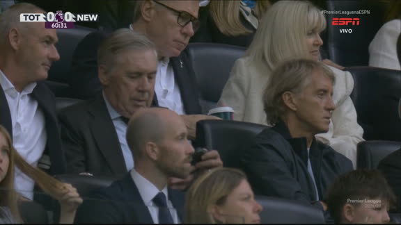 PRESENÇAS ILUSTRES! Carlo Ancelotti, treinador da Seleção Brasileira, acompanha Tottenham x Newcastle in loco