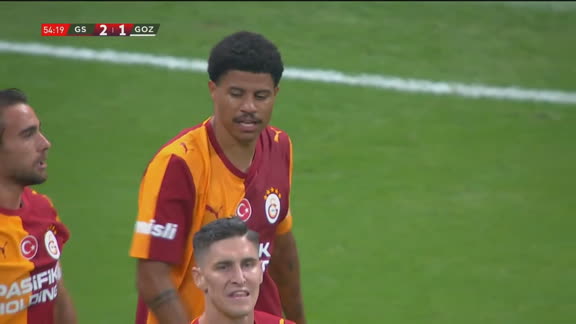 Saudades dele torcida Tricolor? Ex-São Paulo, Gabriel Sara vira o jogo para o Galatasaray contra o Goztepe; VEJA