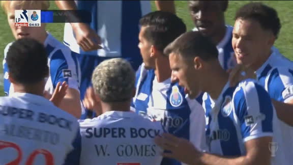 Gol do Porto! André Silva desvia cruzamento e abre o placar pelo Português; VEJA