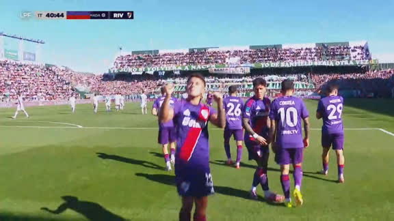 En la segunda, Almada no falló y estiró la ventaja de River