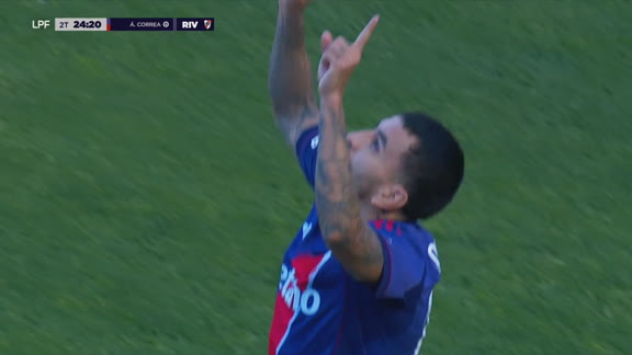 El Ángel del gol: latigazo de Correa para el tercero de River