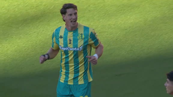 ¡Vombergar estaba donde tenía que estar y adelantó a Aldosivi en La Paternal!