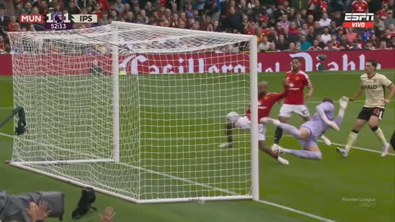 A los especiales de fin de año: Mbeumo falló un gol inexplicable ante Ipswich