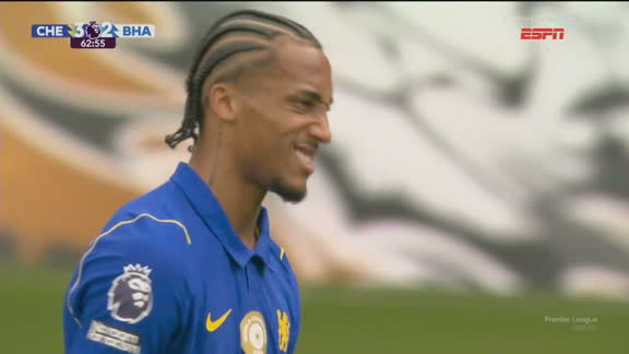 Gol contra de João Pedro! Brasileiro desvia, 'castiga' Dibu Martínez, e Brighton diminui contra o Chelsea; VEJA