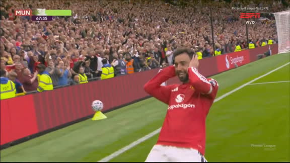 Gol do Manchester United! Hat-trick! Bruno Fernandes pega a sobra e marca pela terceira vez contra o Ipswich; VEJA