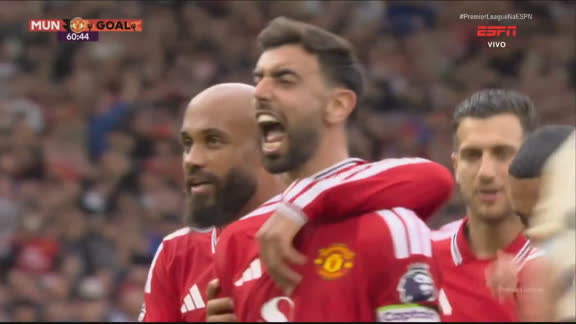 Gol do Manchester United! Bruno Fernandes esbanja categoria em cobrança de pênalti e marca pela segunda vez contra o Ipswich; VEJA