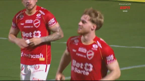 Gol do Vila Nova! Breno Bora abre o placar contra o Ceará pela Série B