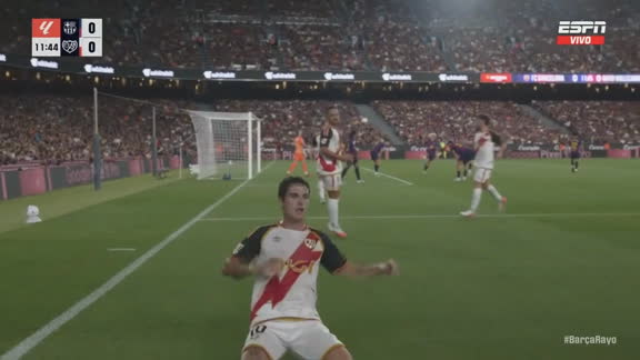 ¡Lleva el gol en la espalda! Camello puso el 1-0 ante Barcelona