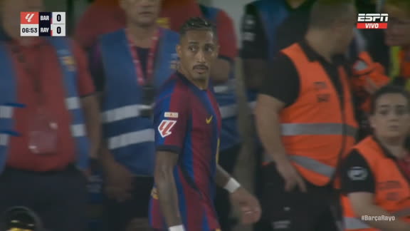 Raphinha casi pone el 1-0 para Barcelona