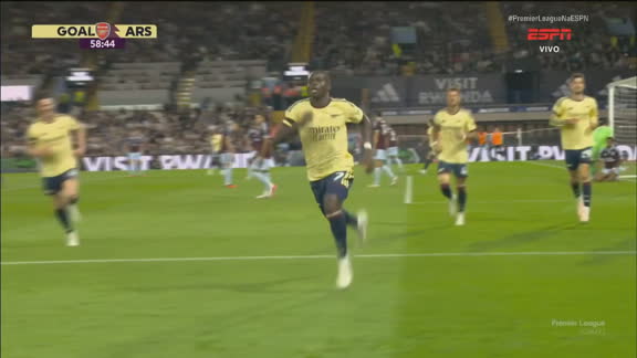 Gol do Arsenal! Saka recebe de Calafiori, só completa para o fundo da rede e faz 1 a 0 no Aston Villa