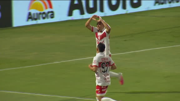 Gol do CRB! Após escanteio curto bem ensaiado, Crystopher cabeceia no canto e marca contra o América-MG