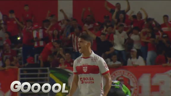 Golaço do CRB! Kevin manda 'bomba' após aula de contra-ataque e amplia o placar