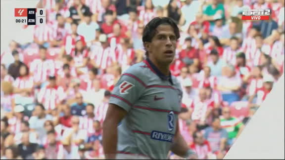 ¡Simeone probó de afuera para Atlético de Madrid!