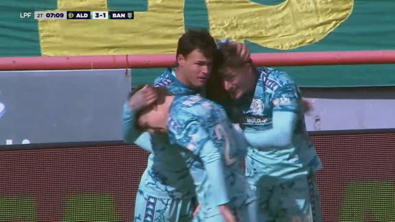 ¡Doblete! Cabezazo goleador de Vombergar para ampliar la ventaja de Aldosivi