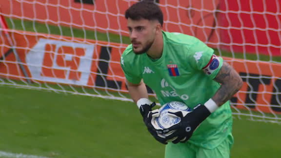 ¡Zenobio salvó a Tigre! Le atajó el penal a Nacho Fernández