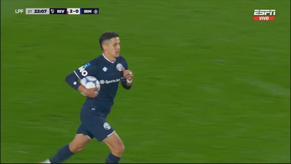 Florentín la puso al medio y Arce, de cabeza, estampó el 1-2 para Independiente Rivadavia