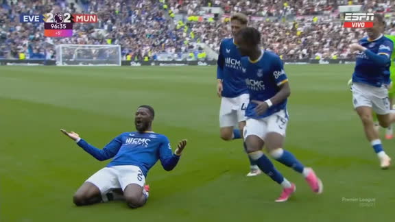 ¡Maitland-Niles la clavó en el ángulo y estalló el estadio!
