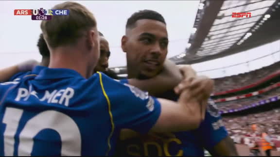 Gol do Chelsea! Morgan Rogers abre o placar com 1 minuto de jogo no clássico contra o Arsenal