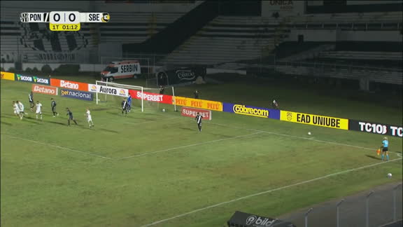 QUE PERIGO! Jogador do São Bernardo cabeceia e quase marca contra a Ponte Preta; VEJA