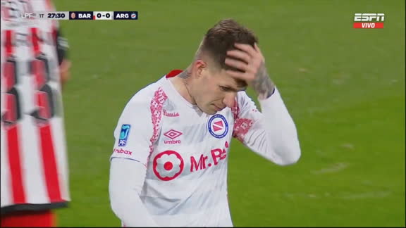 ¡Kevin Coronel casi hace un golazo contra Barracas!