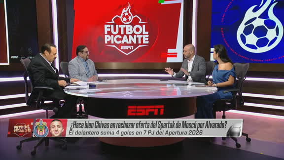 ¿Hace bien Chivas en rechazar la oferta por Alvarado?