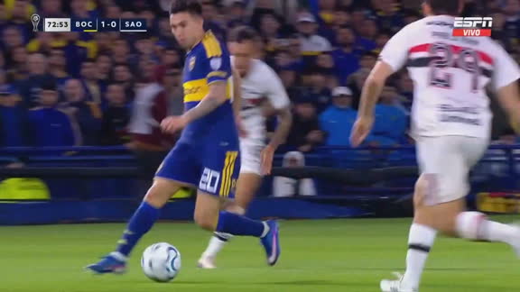 Velasco, a centímetros de marcar el 2-0 ante Sao Paulo