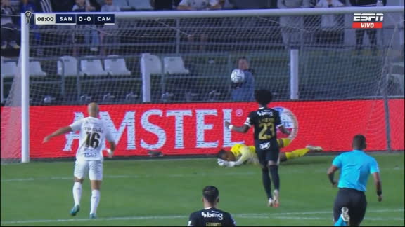 ¡Gran atajada de Delfín! Santos tuvo el primero