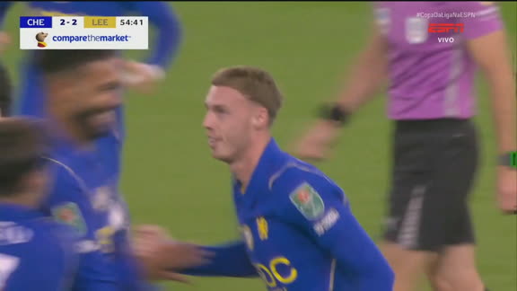 Gol do Chelsea! Cole Palmer recebe de Morgan Rogers, bate no cantinho e empata contra o Leeds na Copa da Liga Inglesa