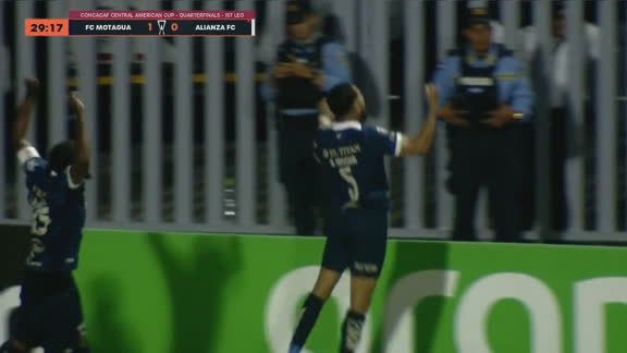 ¡GOOOL DE MOTAGUA! Oscar Discua con una definición de lujo marca el 1 a 0 ante Alianza al 30'