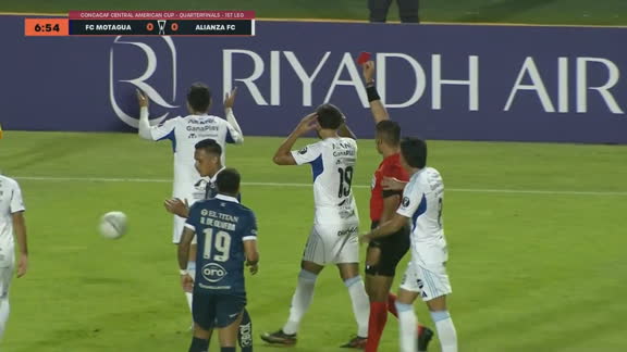 ¡ROJA EN ALIANZA! Julio Sibrián se va expulsado por entrada temeraria al 08'