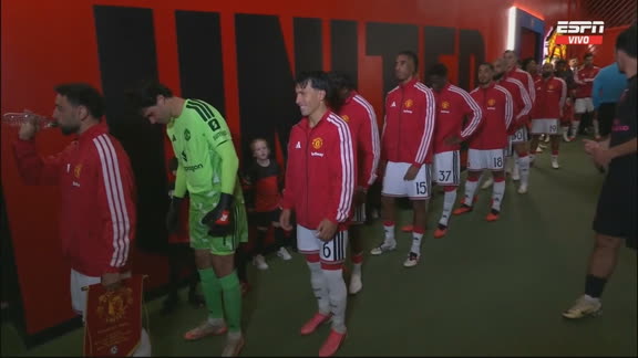 ¡Juega Licha Martínez! Manchester United debuta en Champions